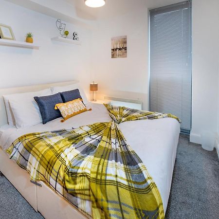 Modern & Spacious 2-Bed Flat With Secure Parking Reading Exterior foto