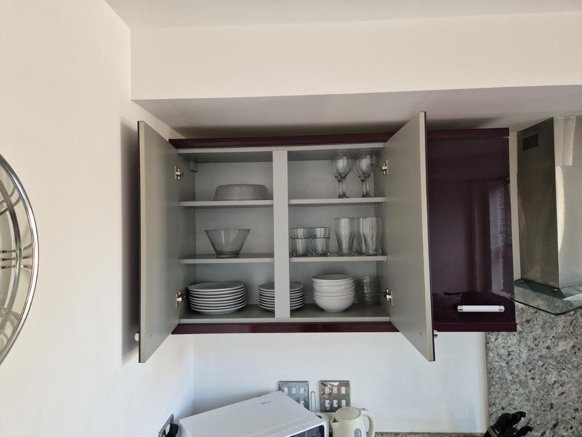 Modern & Spacious 2-Bed Flat With Secure Parking Reading Exterior foto