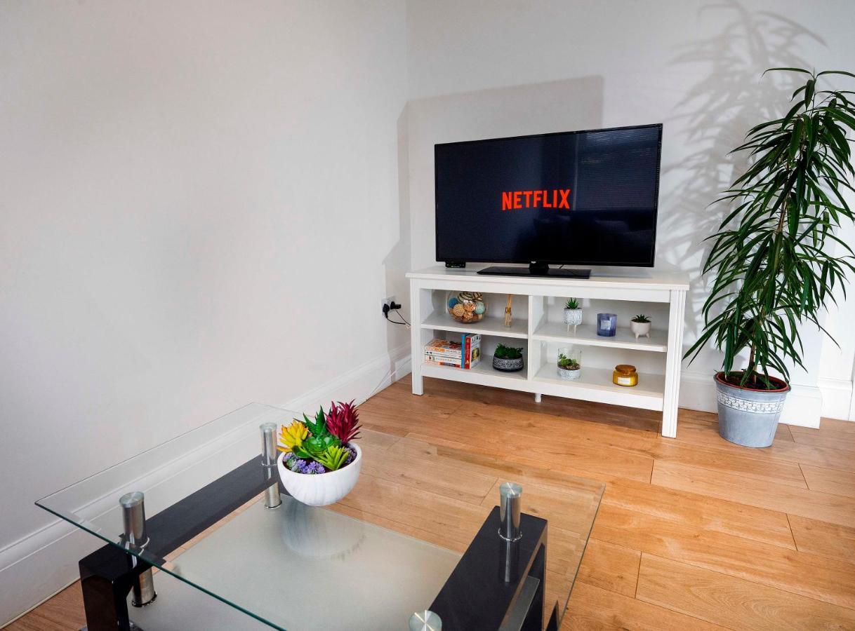 Modern & Spacious 2-Bed Flat With Secure Parking Reading Exterior foto